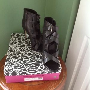 DVF Italian Leather shoe Bootie NEVER BEEN WORN